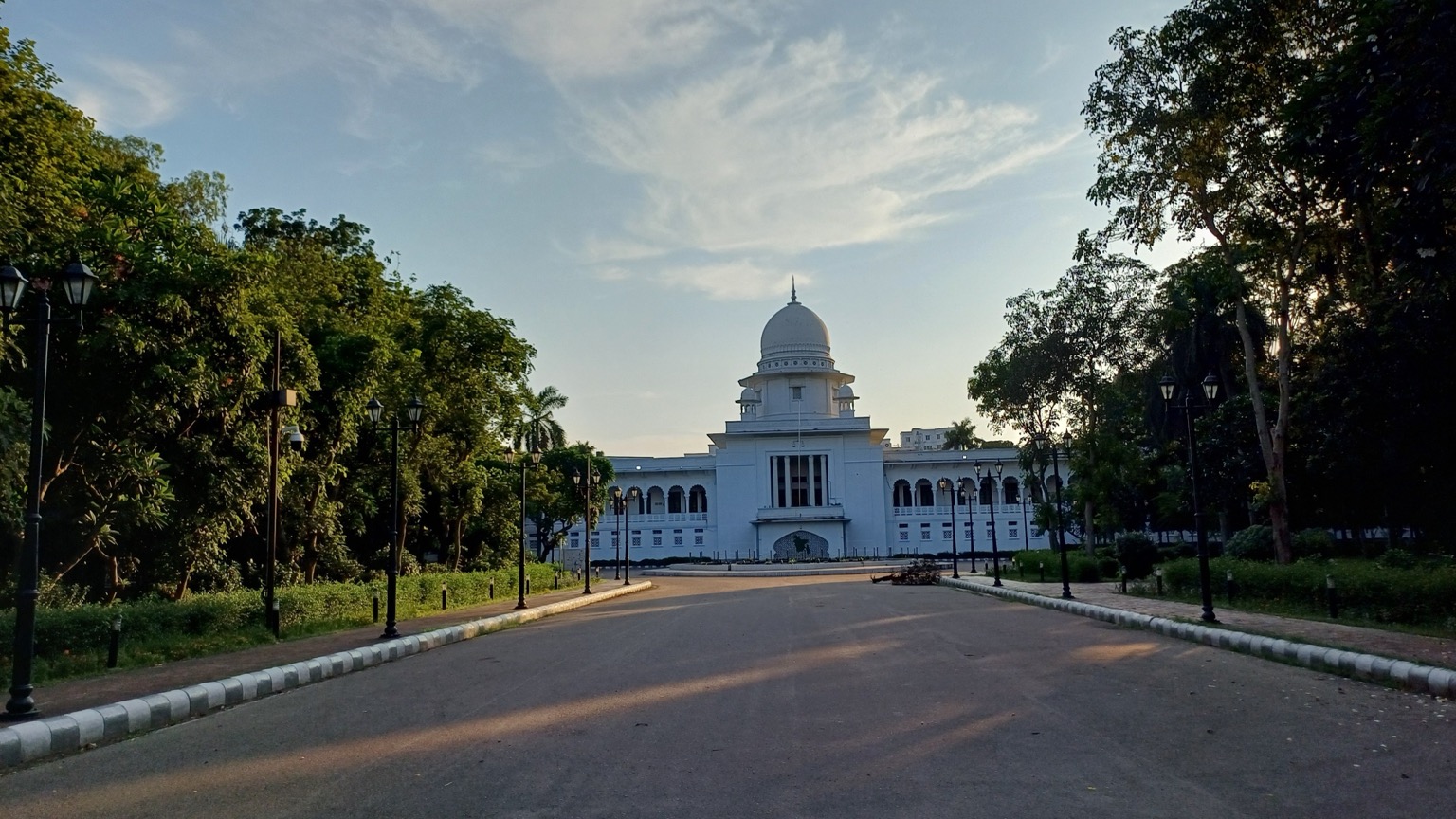 বিচার বিভাগে বড় রদবদল: সুপ্রিম কোর্টের সঙ্গে পরামর্শক্রমে ৯৯ বিচারককে নতুন কর্মস্থলে বদলি